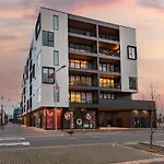 Luxury Life Galore - Sleeps 4