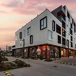 Luxury Life Galore - Sleeps 4