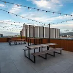 Luxury Life Galore - Sleeps 4