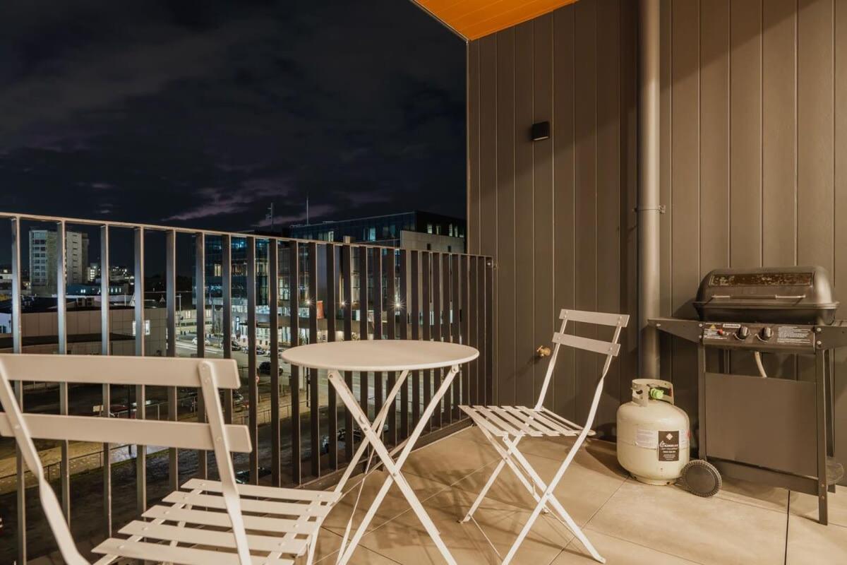 Apartment Luxury Life Galore - Sleeps 4 *
