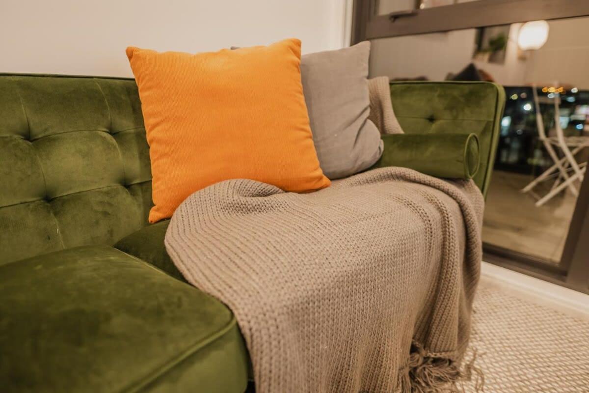 Luxury Life Galore - Sleeps 4 *