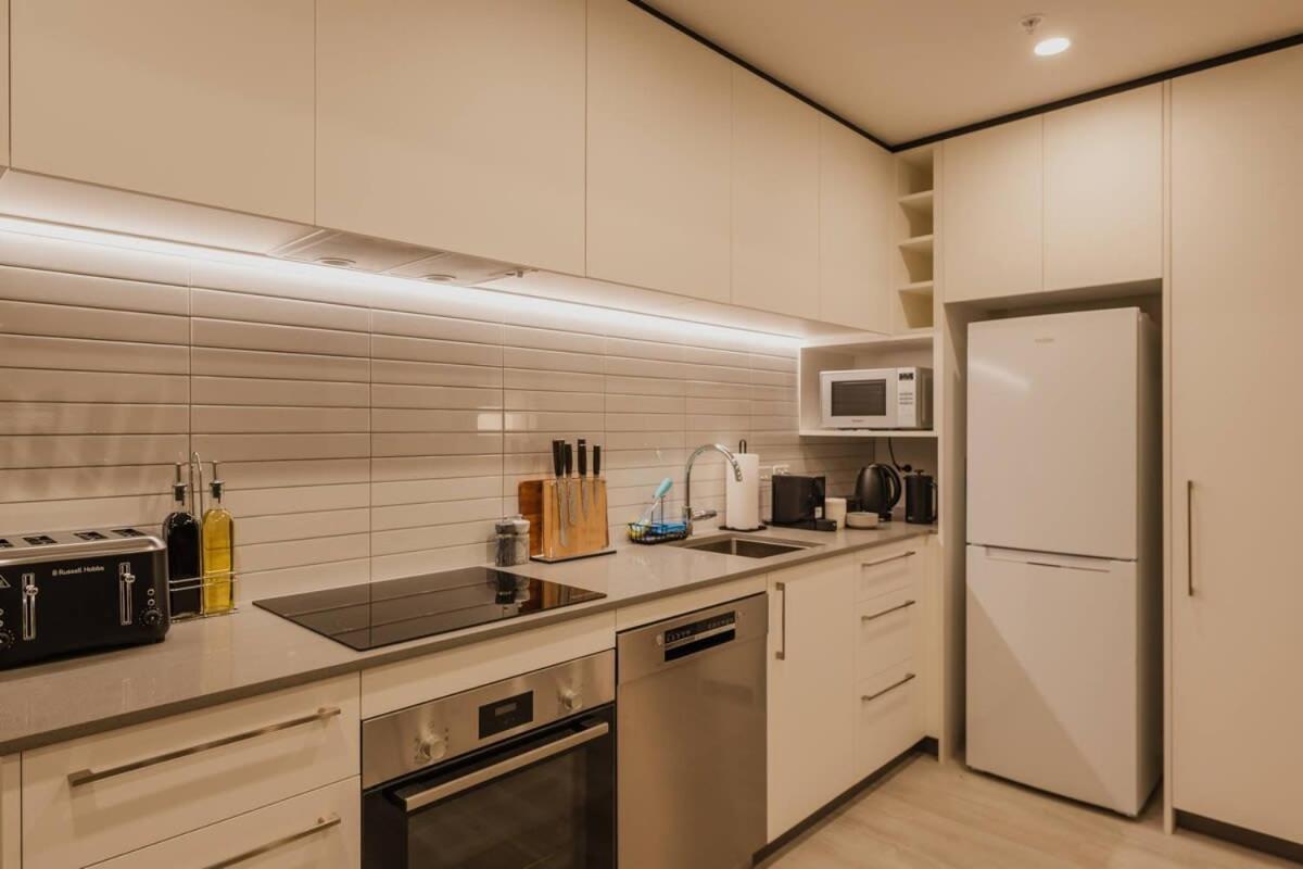 Luxury Life Galore - Sleeps 4 Apartment