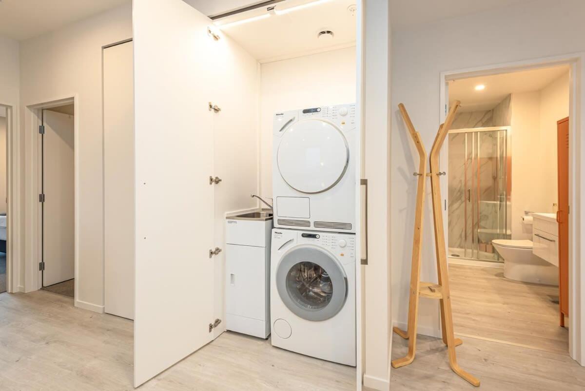 Luxury Life Galore - Sleeps 4 Apartment