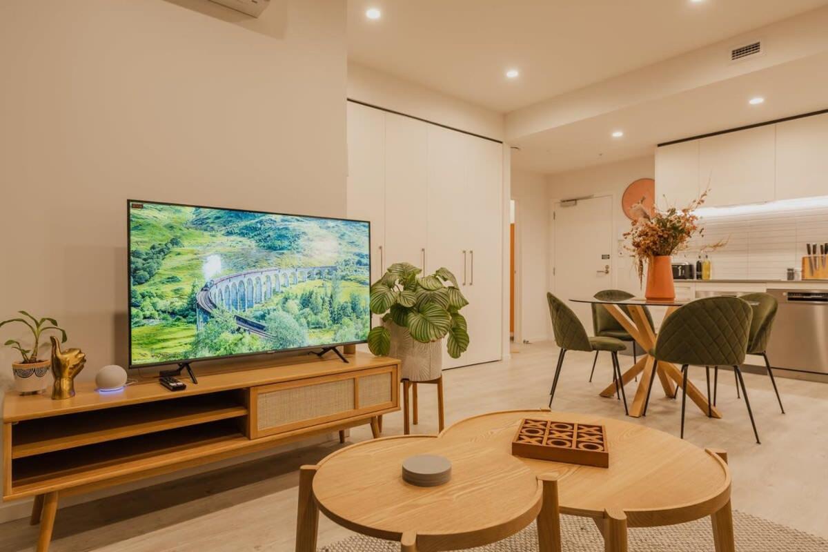 Luxury Life Galore - Sleeps 4 Apartment *